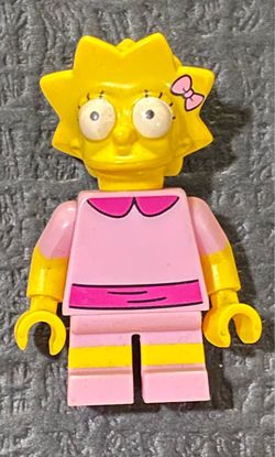 **LEGO The Simpsons Lisa Minifigure – Pink Dress**