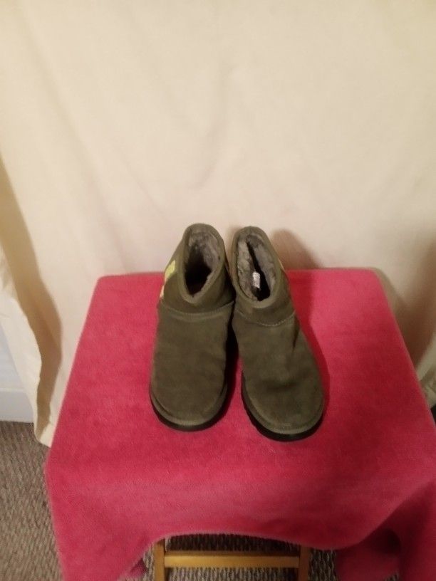 UUGs Boots
