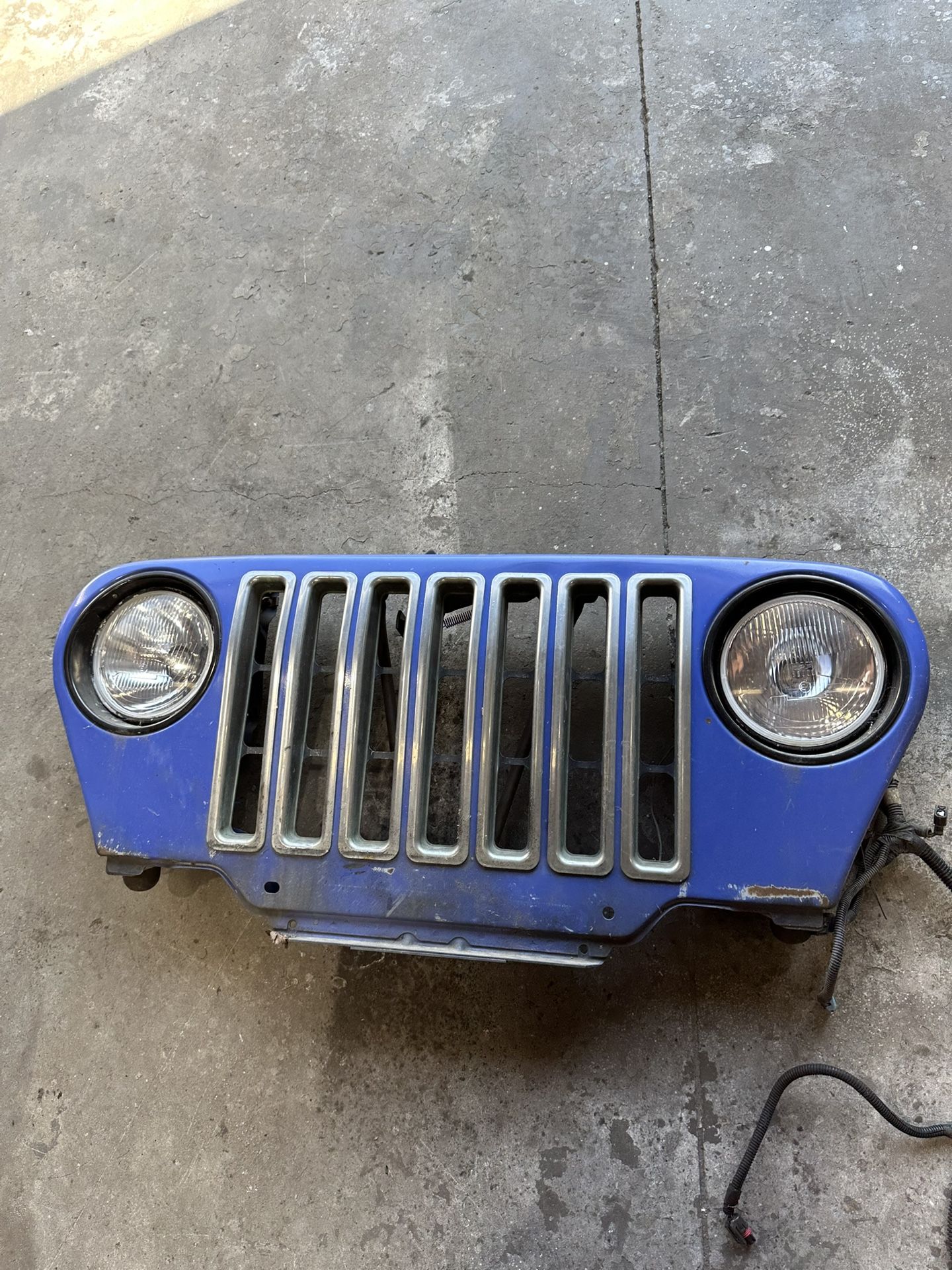 Jeep Wrangler TJ Oem Front Grill Complete With Headlights And Trim Blue 97-/2006 Year Model