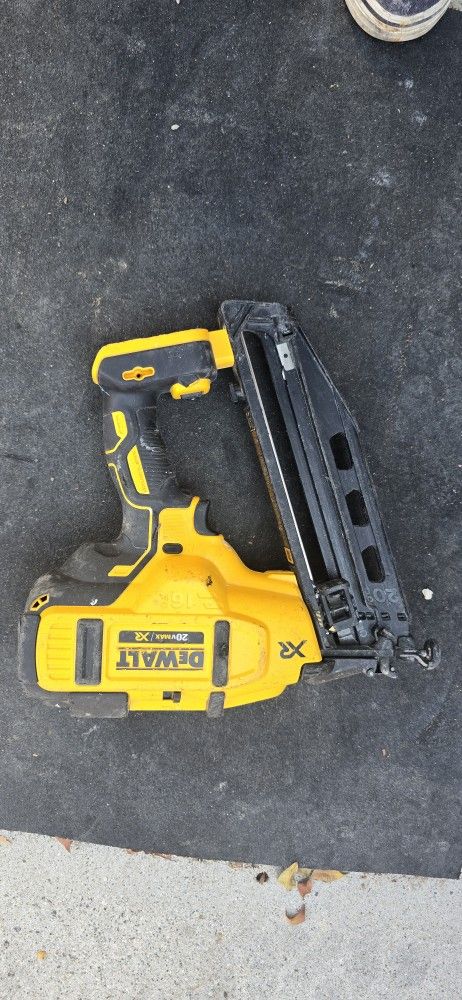 DeWalt 16g Angled Nailer