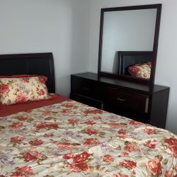 Bedroom set (vanity, dresser & bed) — pickup only