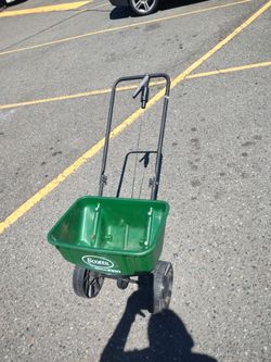 Fertilizer spreader