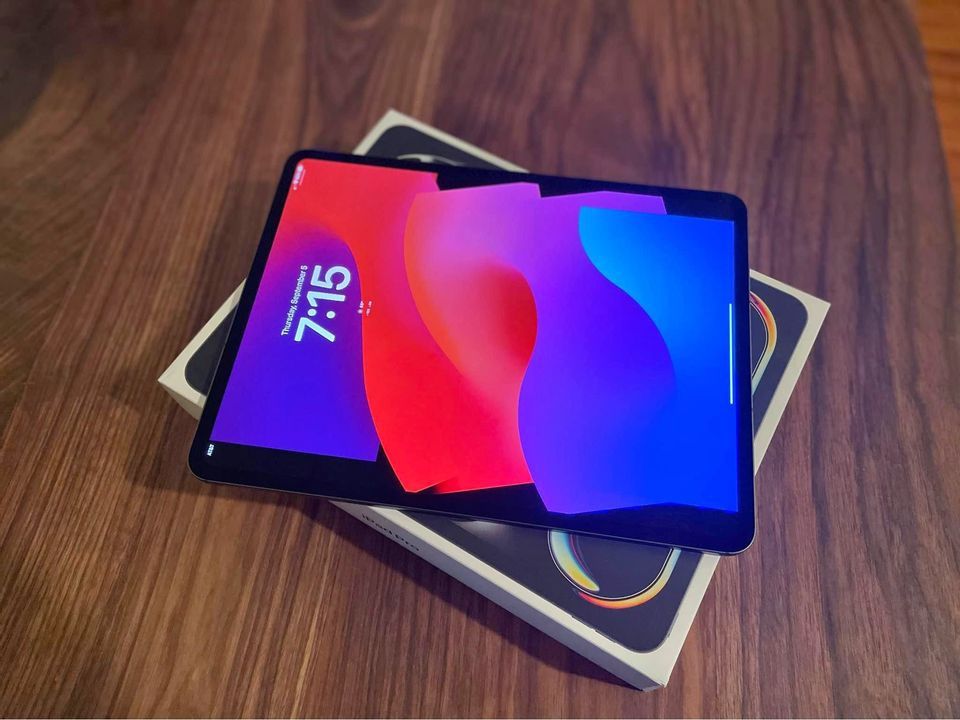 Apple iPad Pro 11-inch M4 256, Oled Display Brand New! Come With iPad And Charger Only No Box! Brand New 