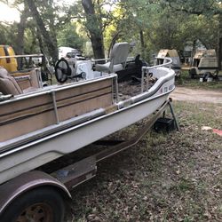 Deck Boat with 90 HP Johnson 