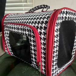 Black & White Houndstooth Fashion Transport Bag For Pets, 16”x11”x12”  