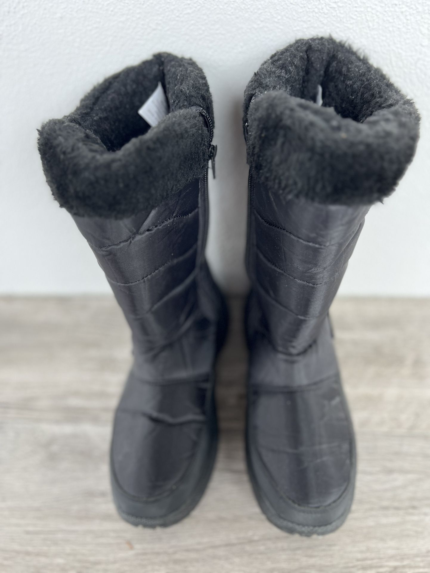 Women’s Snow Boots Size 6