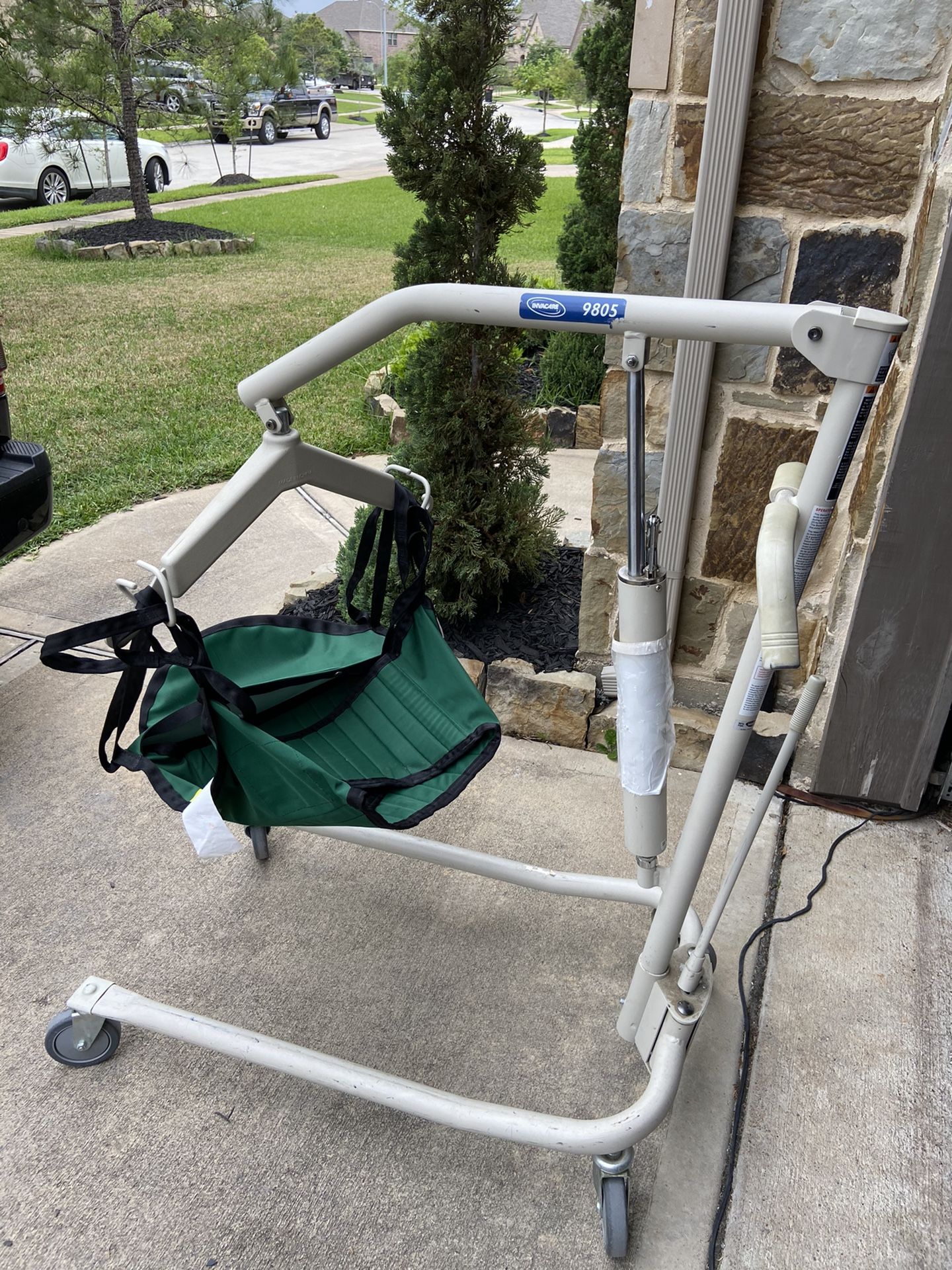INVACARE 9805P Hoyer Lift for Sale in Rosharon, TX OfferUp