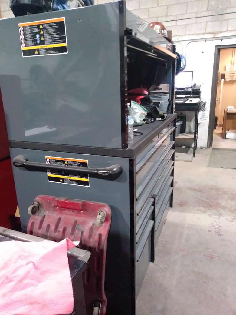 Snap on master series tool box and hutch 4 months old like new