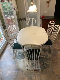 Dining table with 6 Chairs Good Condition