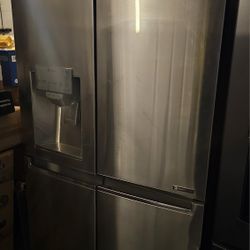 LG STAINLESS STEEL FRENCH DOOR REFRIGERATOR...COUNTER DEPTH...4 DOORS...WITH ICE MAKER AND WATER DISPENSER ON DOOR......$ 500