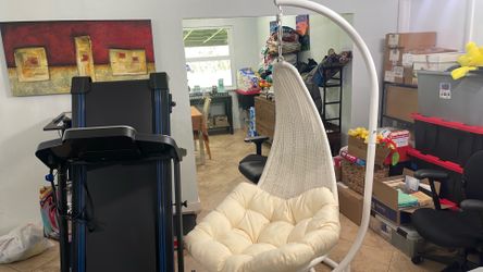 Swinging chair