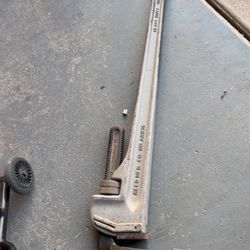 Pipe Wrench 