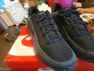 Pair of new NIKE UPLIFT SC