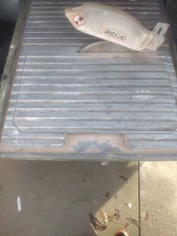 Table Top Tile Saw By Rigid