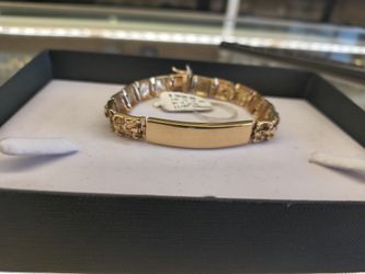 14k Gold in bracelet I'd breaclte 31.6 grams layway available 10% dwon if you interested please make sure you ask for Maribel thank you