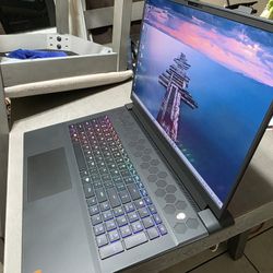 Alienware m18 18" 480 Hz FHD+WVA Gaming Laptop 