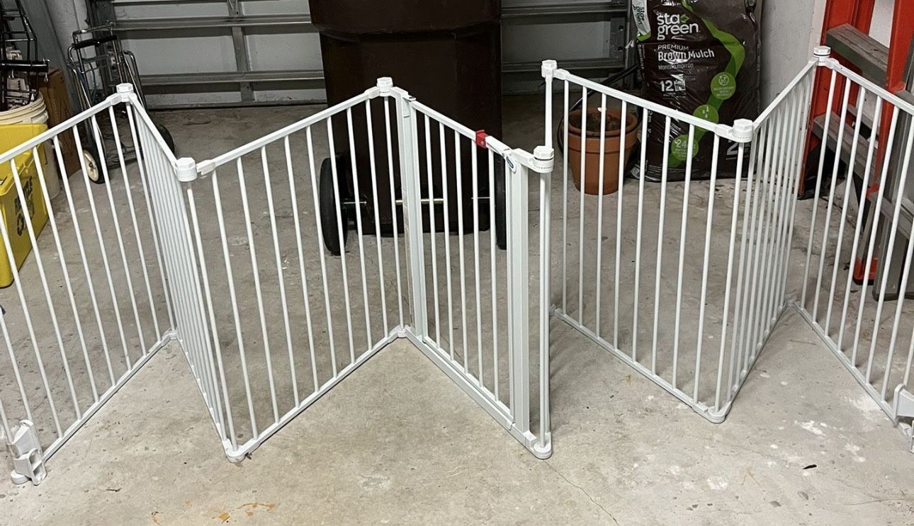 Regalo Pet Products 4-in-1 Play Yard Configurable Dog Gate