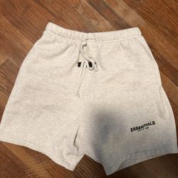 Essentials Shorts 
