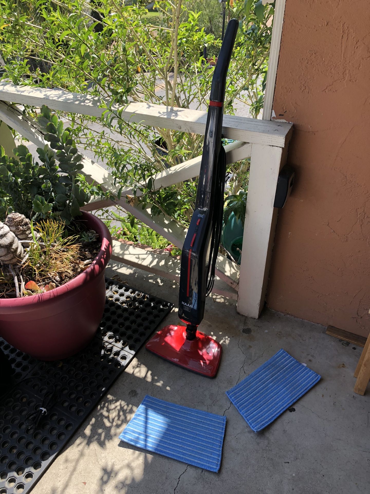 Almost New Hann Floor And Carpet Steamer Works Perfectly