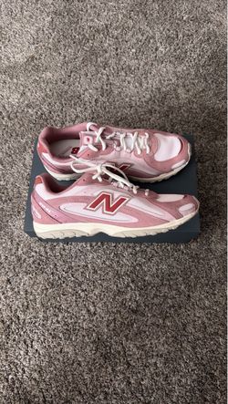 New Balance Women: Size 7.5