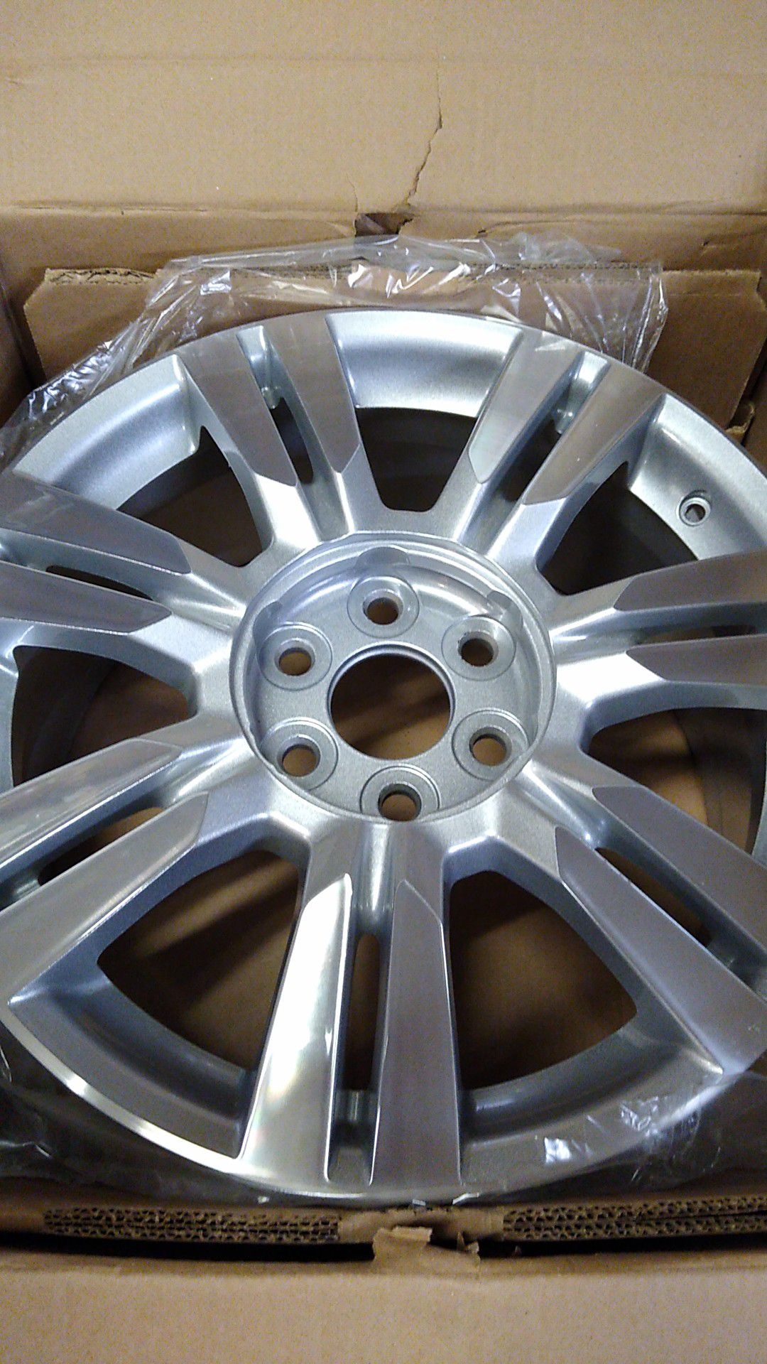 Aluminum Rim 2010 to 2016 Cadillac SRX 18 in Brand New Rim only one