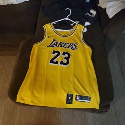 Unworn 2019-2020 XXL LeBron James Jersey 