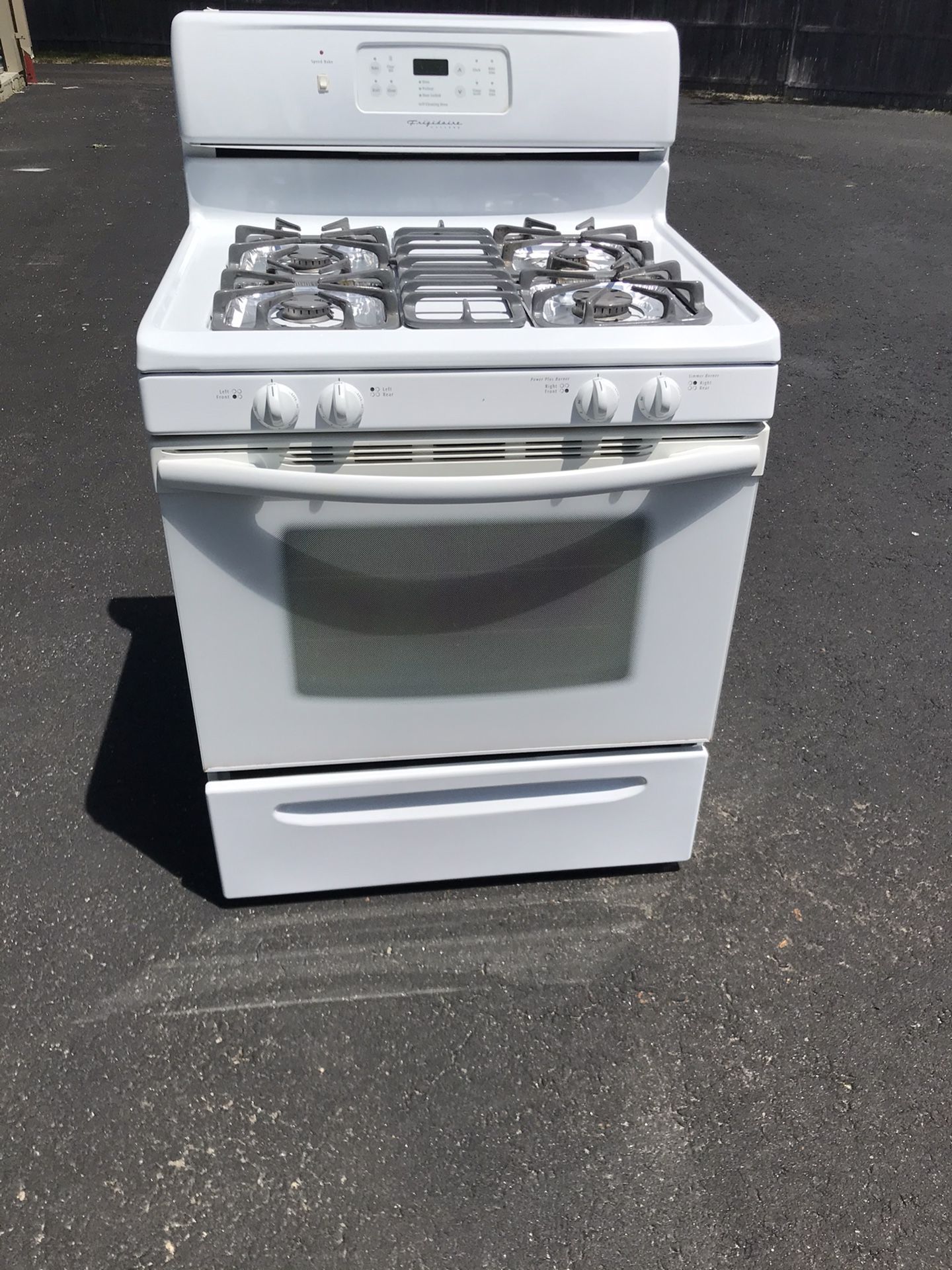 Gas Frigidaire stove like new