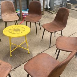 8 Chairs With Venter Table