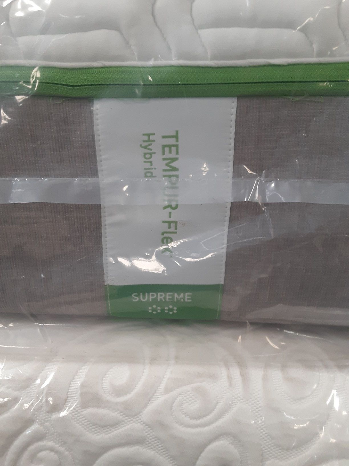 King size tempurpedic tempur flex hybrid supreme mattress for Sale in