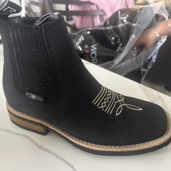 Boots Size 8.5
