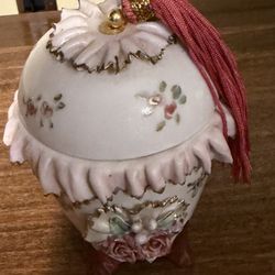 Vintage Italian Capodimonte Style Porcelain Trinket Box.