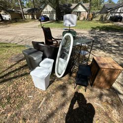 FREE FURNITURE 