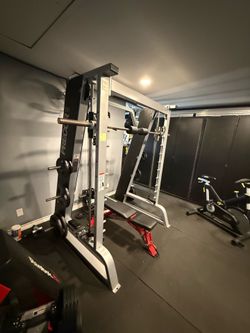Precor Icarian Smith Machine in excellent condition, commercial gym equipment