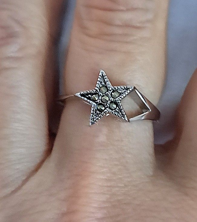 Vintage Park Lane "Rising Star" Silver Marcasite Ring