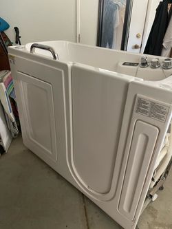 SIT DOWN BATH TUB (DELIVERY AVAILABLE)