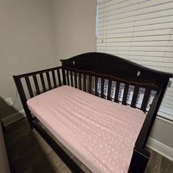 BABY CRIB (GOOD CONDITIONS)