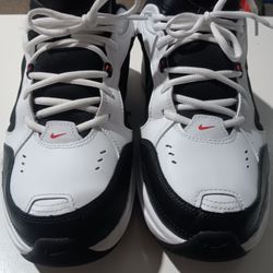 Nike Monarch