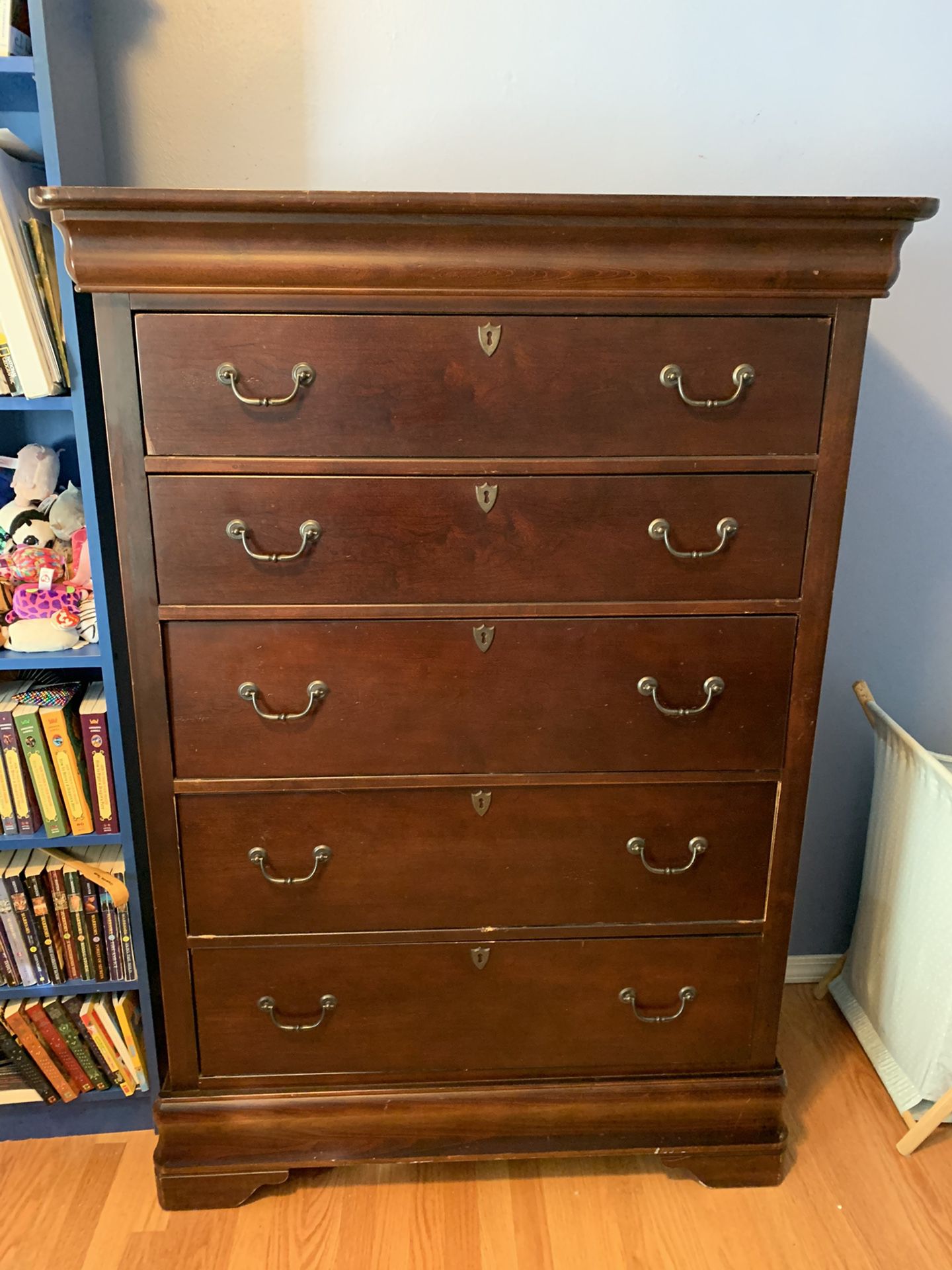 PENDING (please don’t contact) Free dresser, solid wood