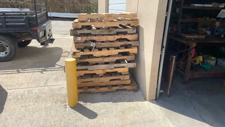 Lot of Used Wooden Pallets