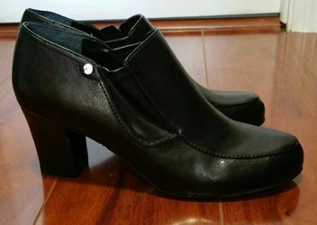 Womens Black Naturalizer Boots Size 8 1/2 Brand New without Box
