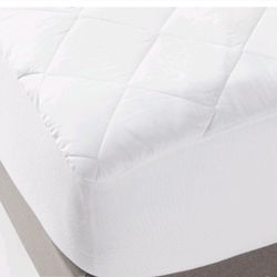 QUEEN Quilted Mattress pad.  White 