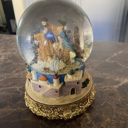 Christmas Snow Globe
