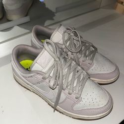 Nike Women dunks, size 7