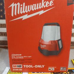 NEW MILWAUKEE M18 COMPACT SITE LIGHT 