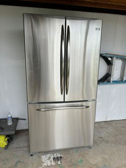 Fridge Good condición  Refrigerador en buenas condiciones