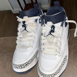 Nike Jordan Spizike Low "Obsidian" sneakers in a white and navy blue colorway