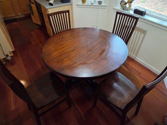 Free Round dining table