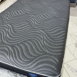 Queen sizes mattress and box spring