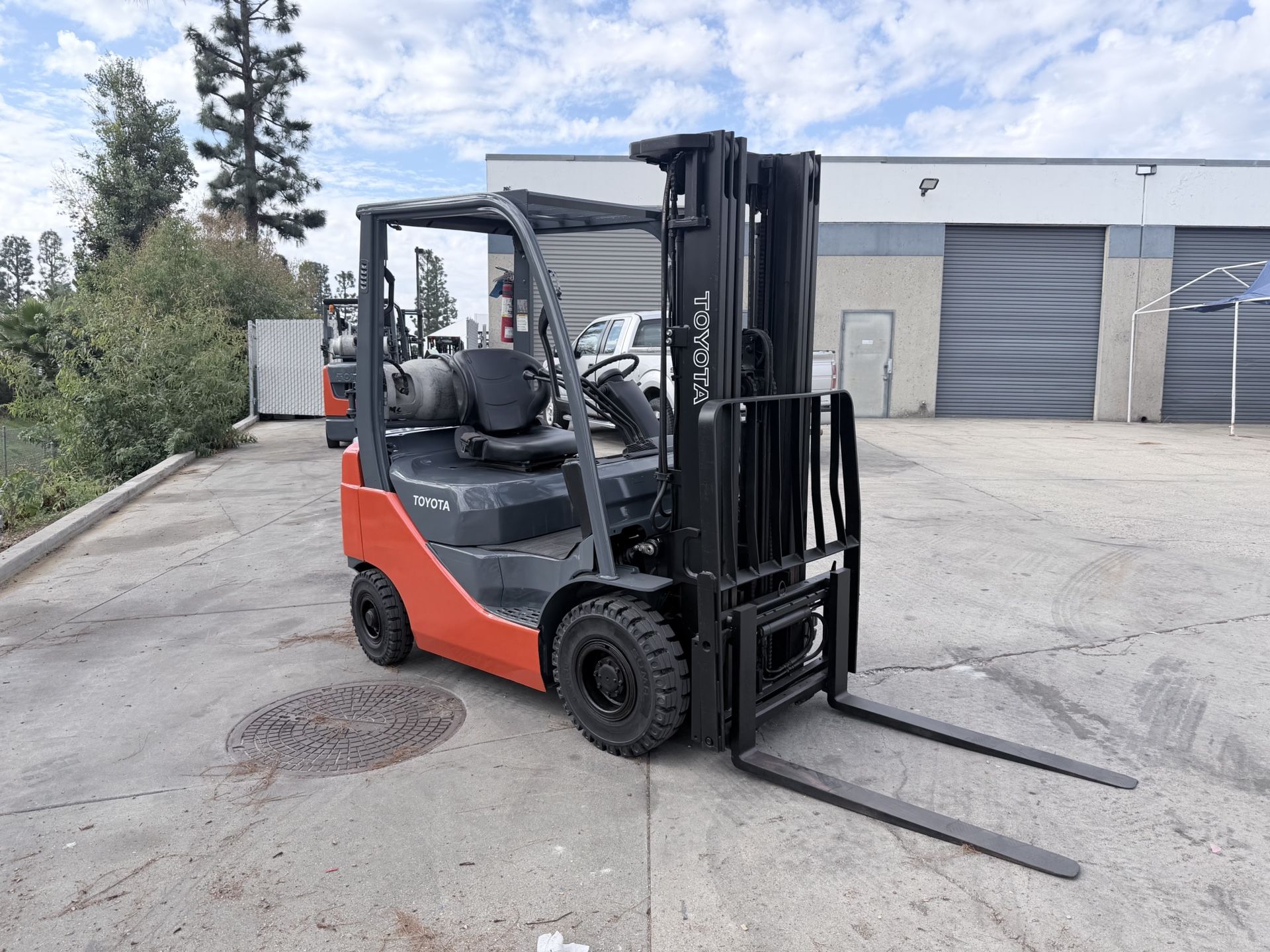 2016 Toyota Forklift 8FGU15 3000 LB PNEUMATIC TIRES