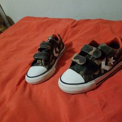 Little  kids sneakers Size 8